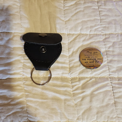 POCKET HUG LEATHER KEYCHAIN