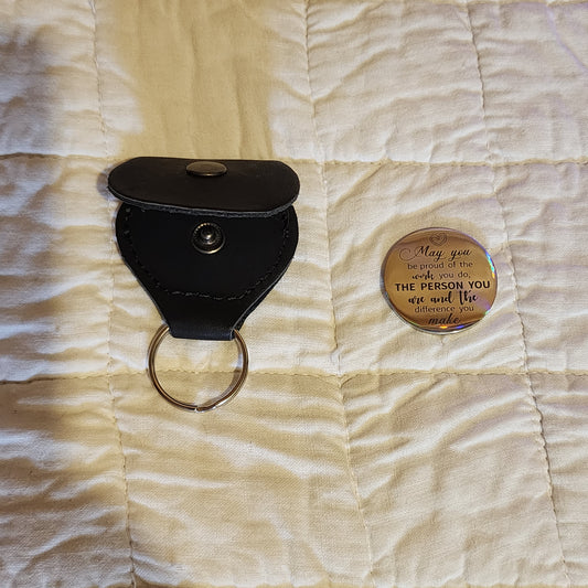 POCKET HUG LEATHER KEYCHAIN