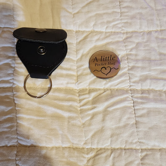 POCKET HUG LEATHER KEYCHAIN