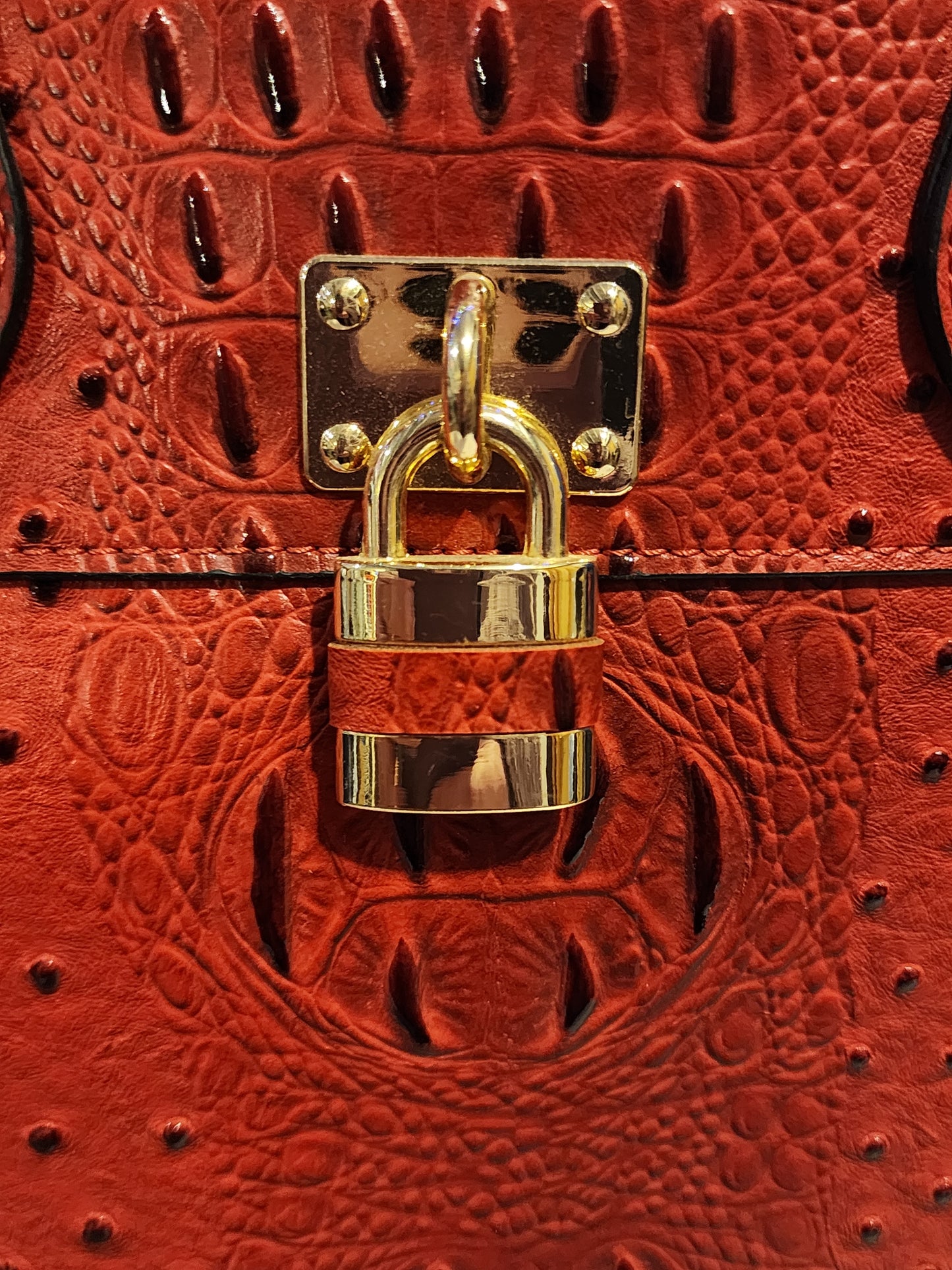 FAUX ALLIGATOR SKIN RED PURSE WITH MATCHING WRISTLET