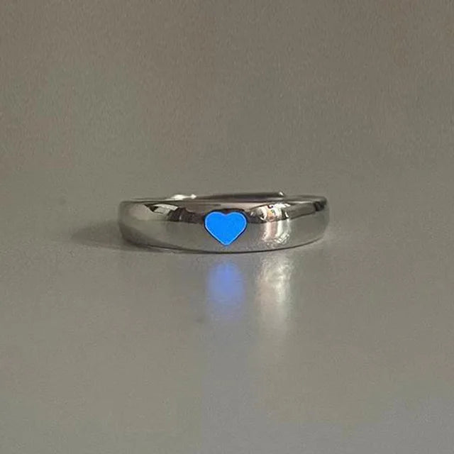 Luminous heart-shaped finger ring