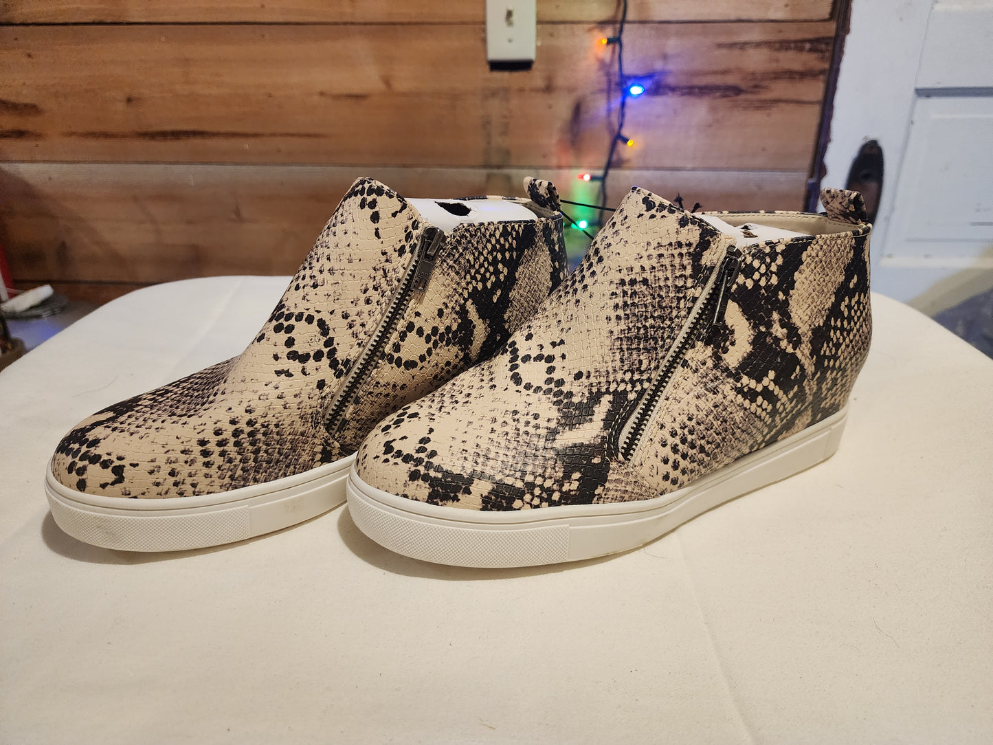 FAUX SNAKE SKIN ZIP UP BOOTIES