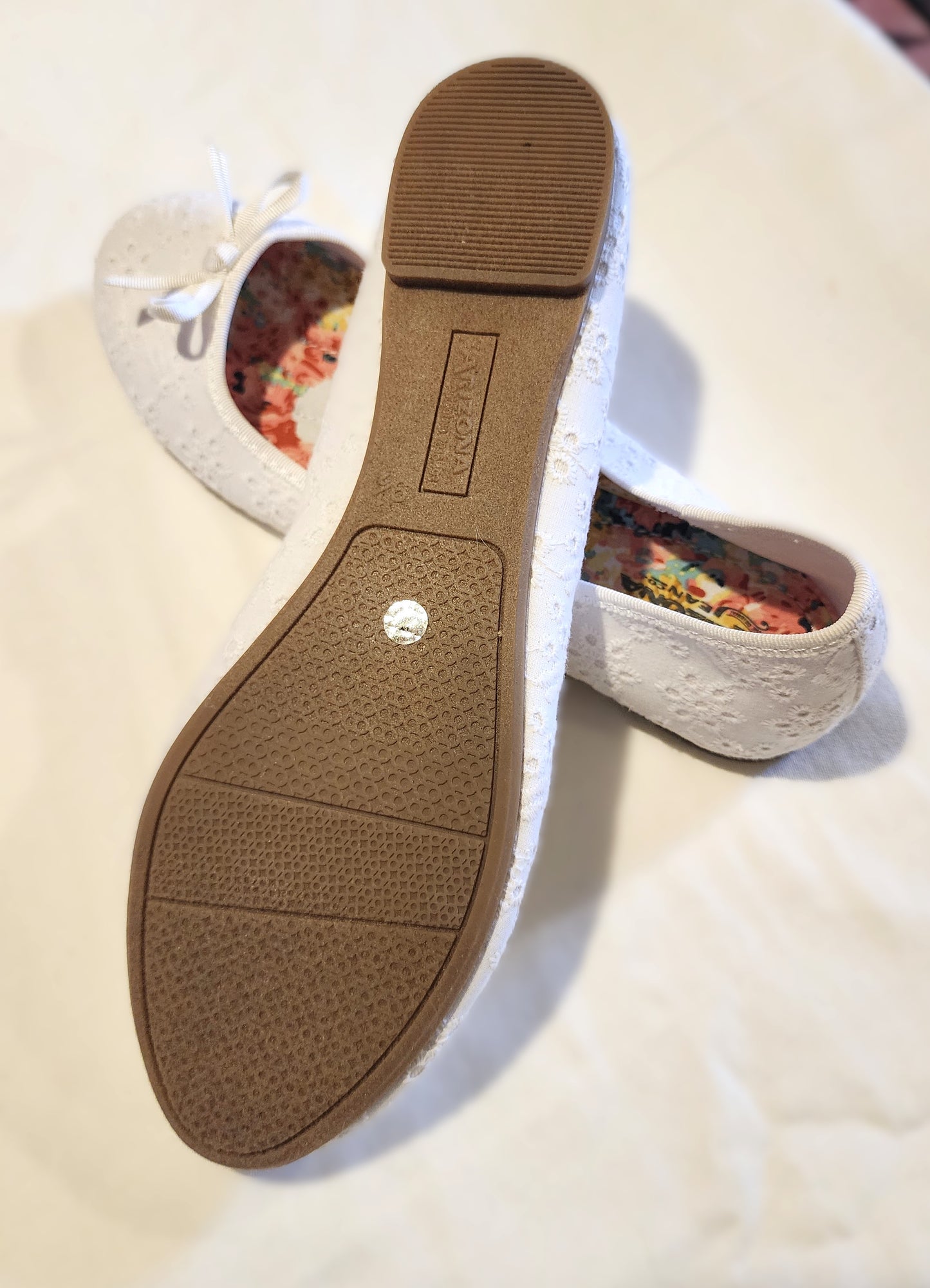 LADIES WHITE LACE FLATS