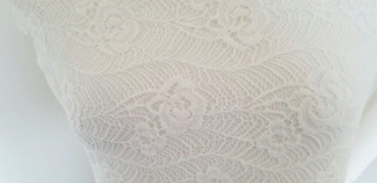 LEO & NICOLE - LADIES LACE TOP - BRAND NEW - SIZE MEDIUM