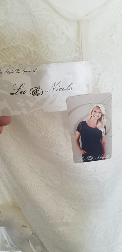 LEO & NICOLE - LADIES LACE TOP - BRAND NEW - SIZE MEDIUM