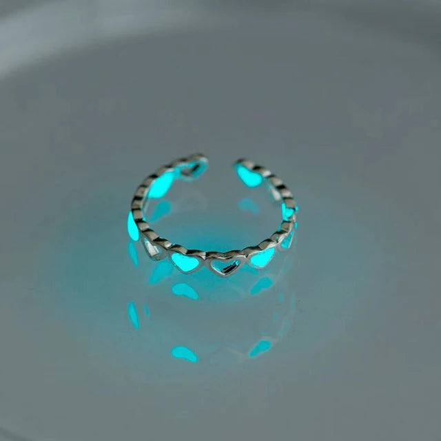 Luminous heart-shaped finger ring